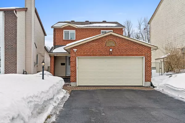 56 Coolspring CRES, Cityview - Parkwoods Hills - Rideau Shore, ON K2E 7M8