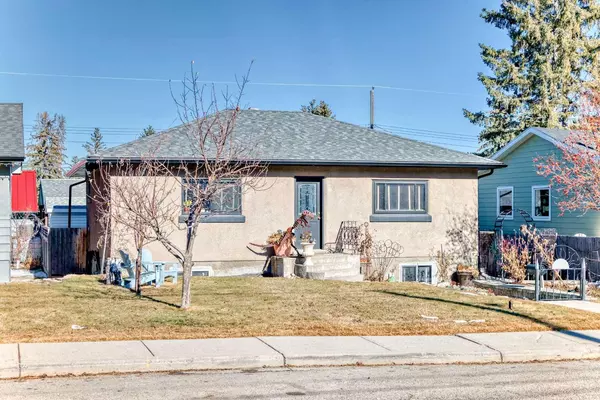 8836 33 AVE Northwest, Calgary, AB T3B1M5