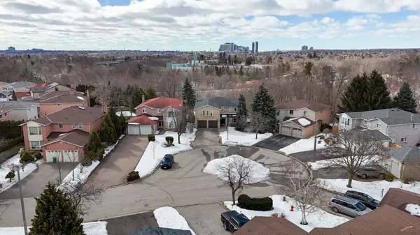 Mississauga, ON L5M 3P1,5168 Hidden Valley CT