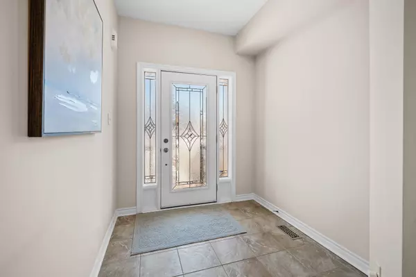 Oakville, ON L6M 5B2,2036 Redstone CRES