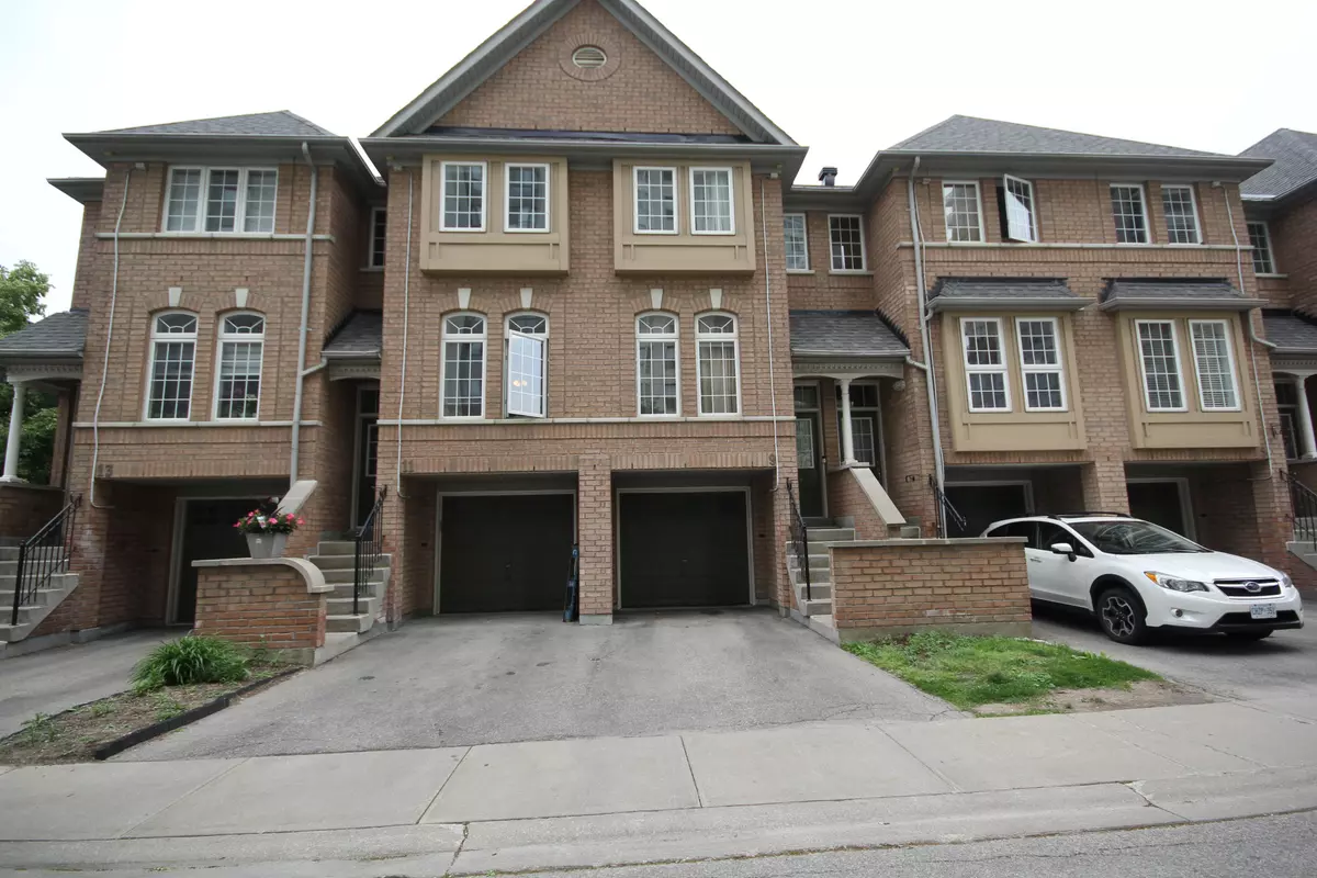 Mississauga, ON L5R 4E7,50 strathaven DR #9