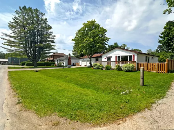 Innisfil, ON L0L 1W0,910 Barry AVE