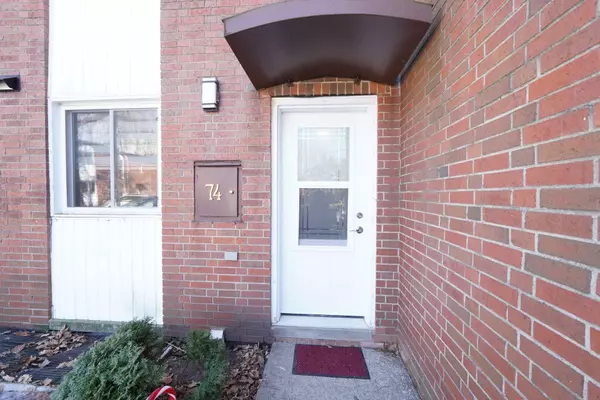 Niagara Falls, ON L2J 1E7,6453 Colborne ST #74