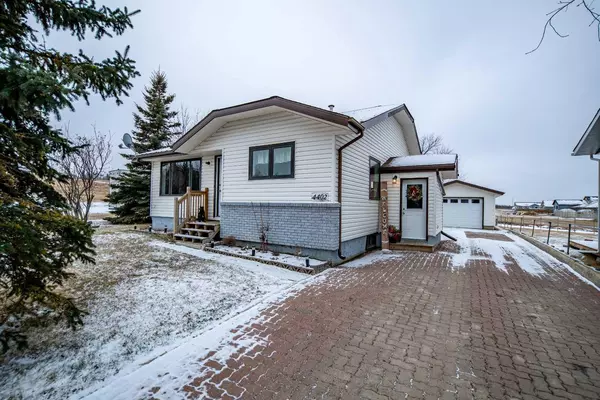 4402 54 ST, Spirit River, AB T0H 3G0