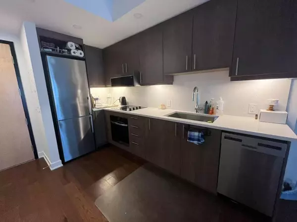 Ottawa Centre, ON K1R 0G1,340 QUEEN ST #1210