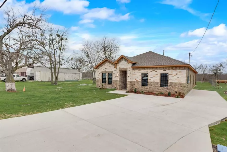 202 N Edward Street, Quinlan, TX 75474