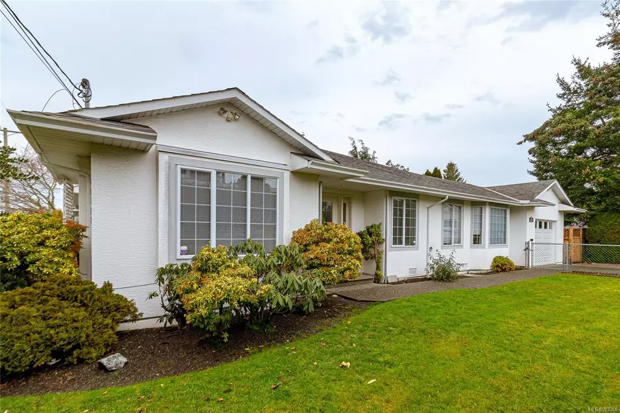 10227 Fifth St, Sidney, BC V8L 2Y4