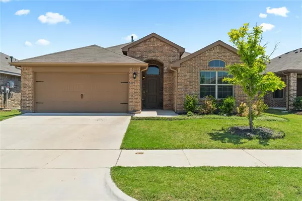 828 Rutherford Drive, Crowley, TX 76036