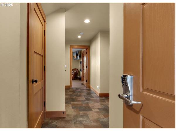 Cannon Beach, OR 97110,132 E SURFCREST AVE