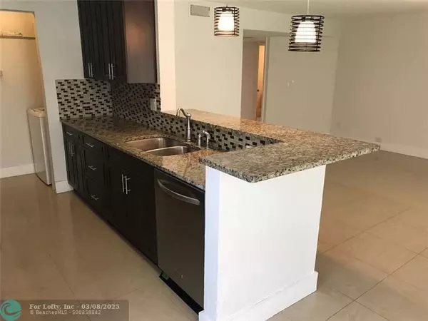 Coral Springs, FL 33071,995 Riverside Dr  #110