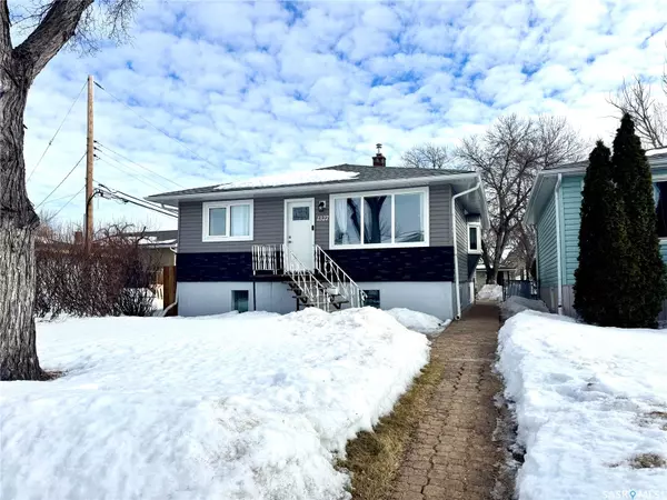 1327 Royal STREET, Regina, SK S4T 5A2