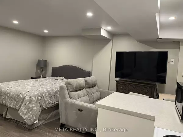 Mississauga, ON L5N 8J3,7568 Doverwood DR