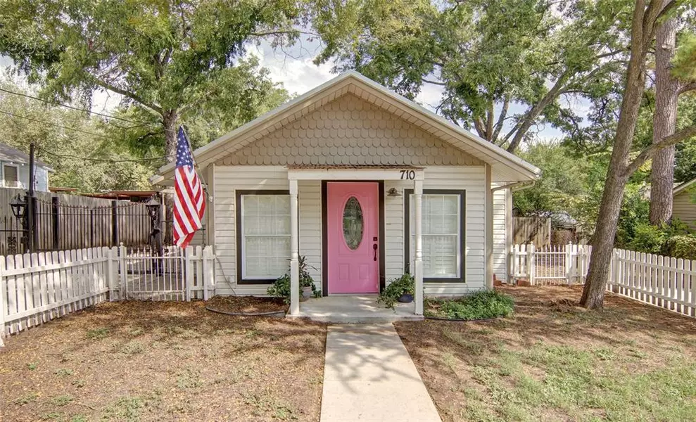 710 W Water Street, Weatherford, TX 76086