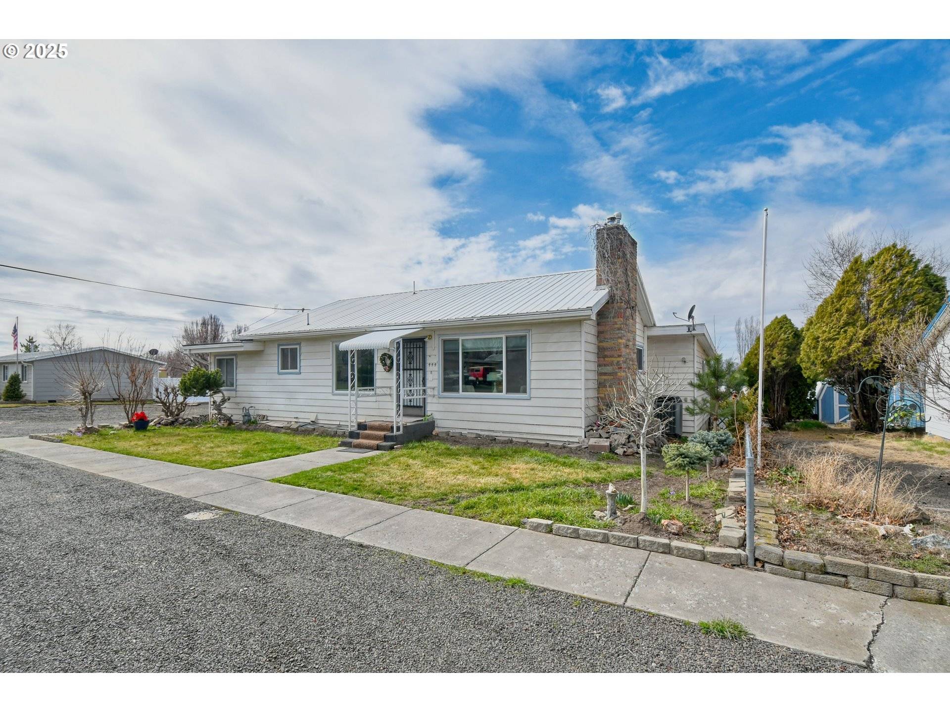 444 N 3RD ST, Athena, OR 97813