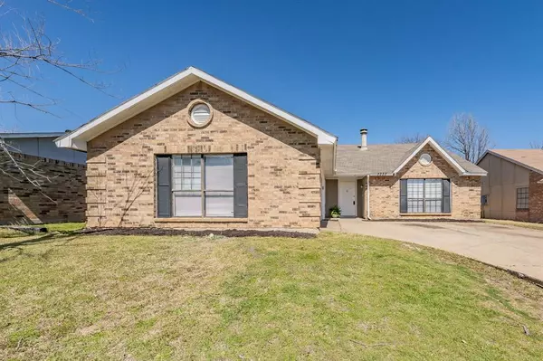 7737 Bermejo Road, Fort Worth, TX 76112