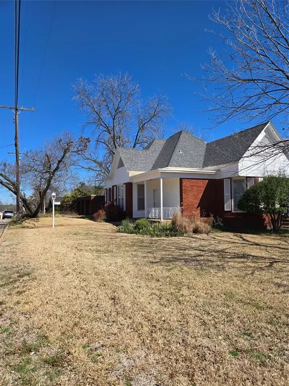 Weatherford, TX 76086,514 W Baylor Street