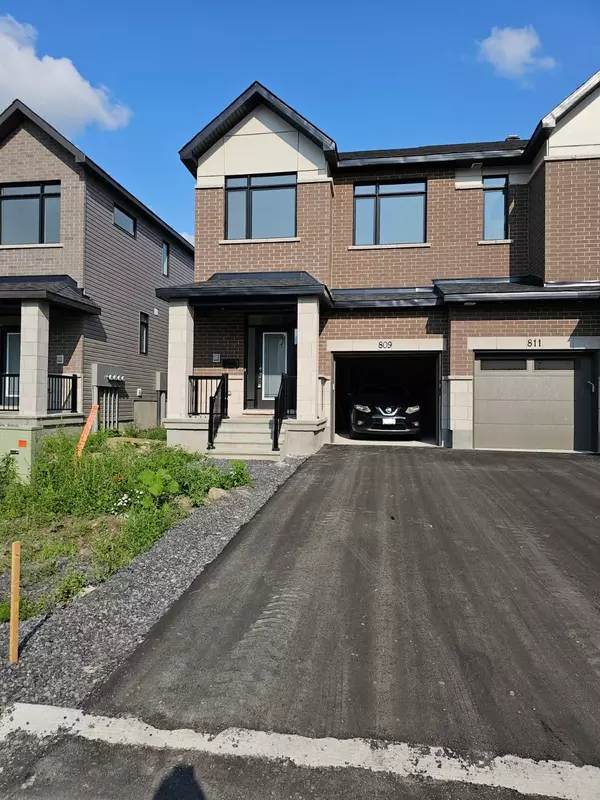 Barrhaven, ON K2J 6Y9,809 Mochi CIR