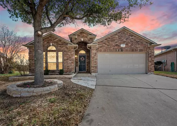 1125 Roping Reins Way, Fort Worth, TX 76052