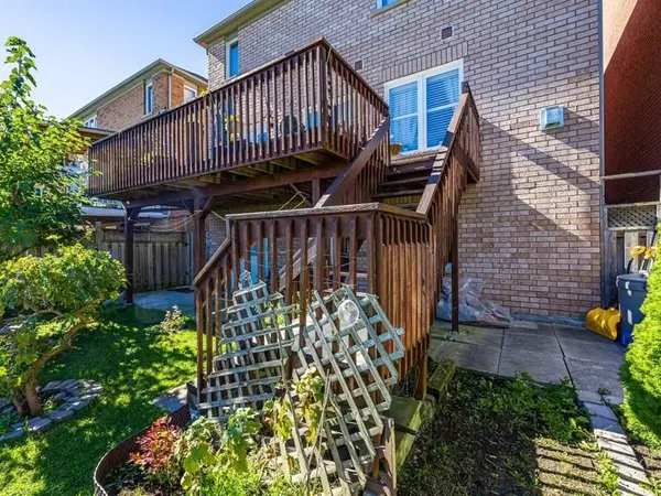 Toronto E11, ON M1X 1Y8,92 Knotwood CRES