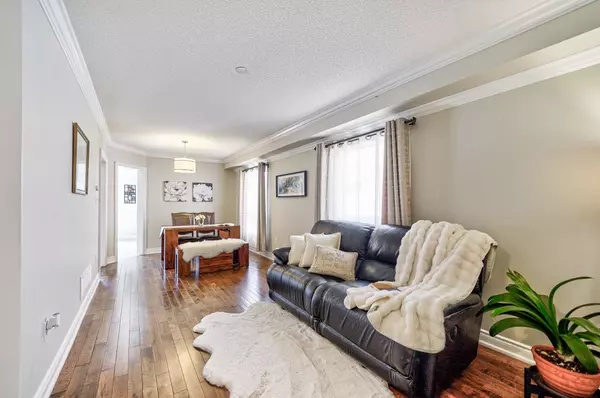 Mississauga, ON L5V 3A2,6098 Rowers CRES