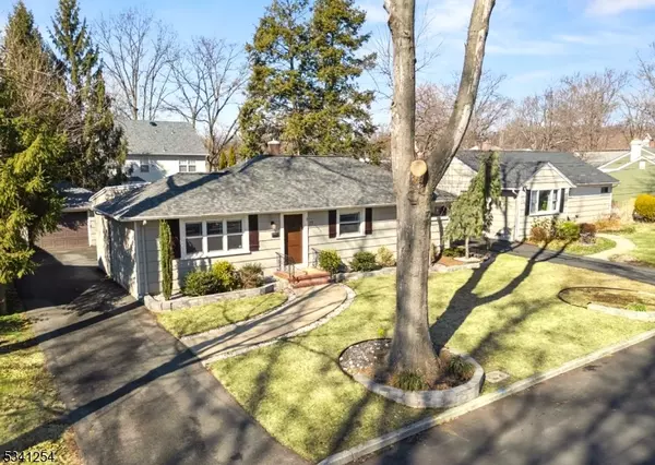 77 Hazelwood Ave, Metuchen Boro, NJ 08840