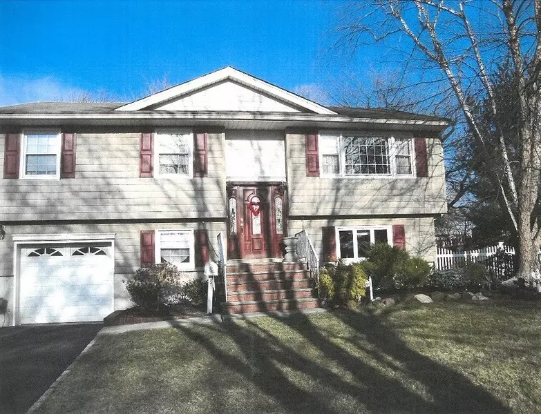 5 LANCE DR, Clark Twp., NJ 07066