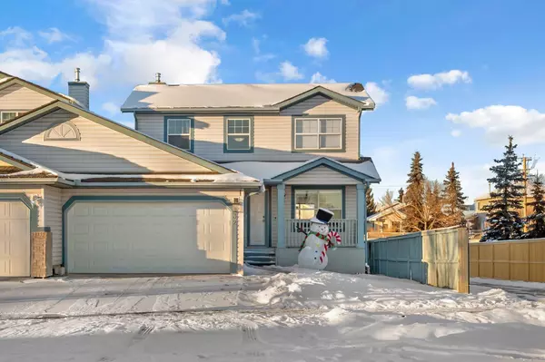 32 Canoe SQ SW, Airdrie, AB T4B 2N5