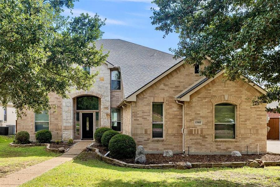 1301 Lakebreeze Drive, Garland, TX 75043