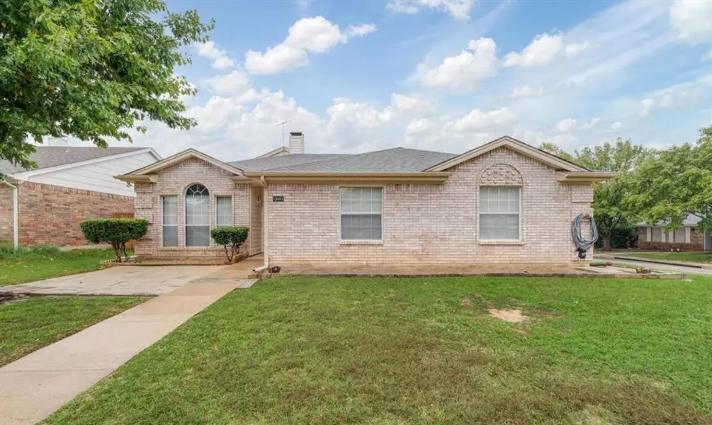 1001 Flower Drive, Arlington, TX 76017