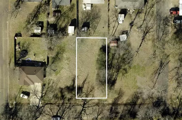 Lot 7 Pleasant St., Mount Pleasant, TX 75455