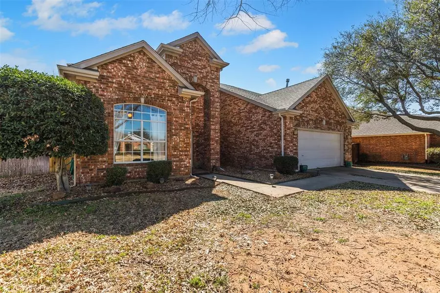 105 Londonderry Lane, Mansfield, TX 76063