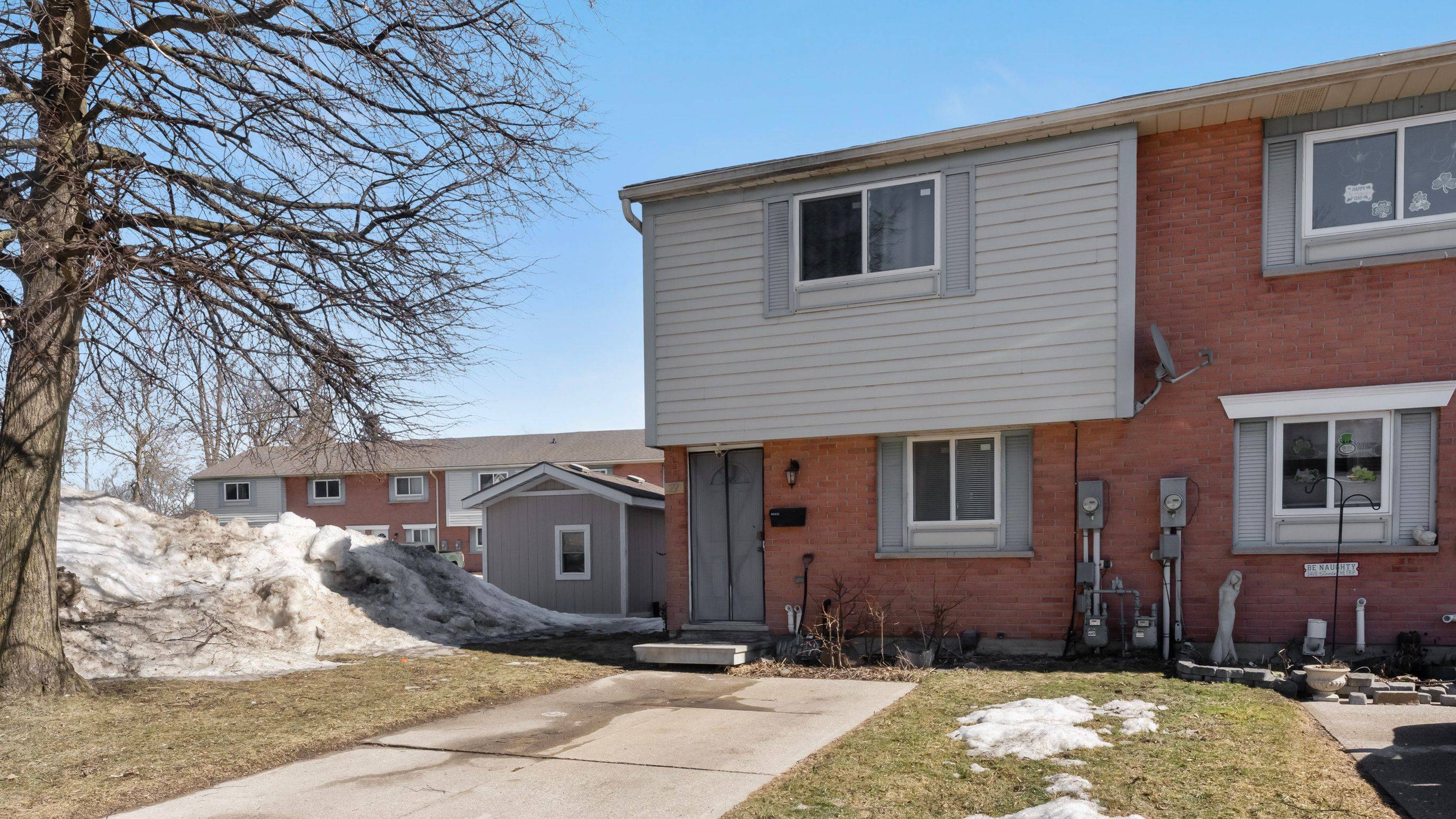 Woodstock, ON N4S 8H7,149 Bay ST #27