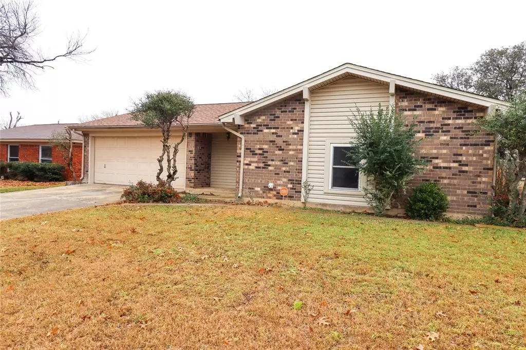 Burleson, TX 76028,829 Barkridge Trail