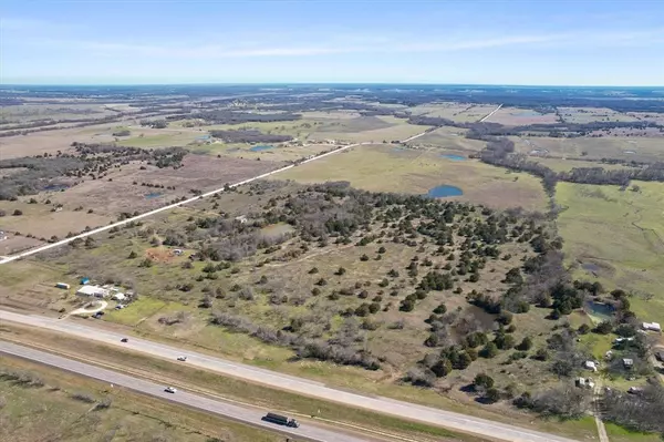 Barry, TX 75102,190 SW CR 3020