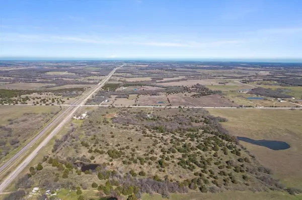 Barry, TX 75102,190 SW CR 3020