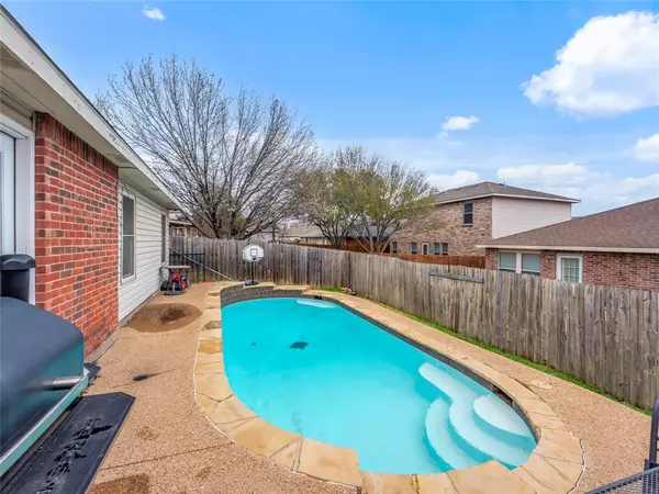 2024 Shawnee Trail, Fort Worth, TX 76247