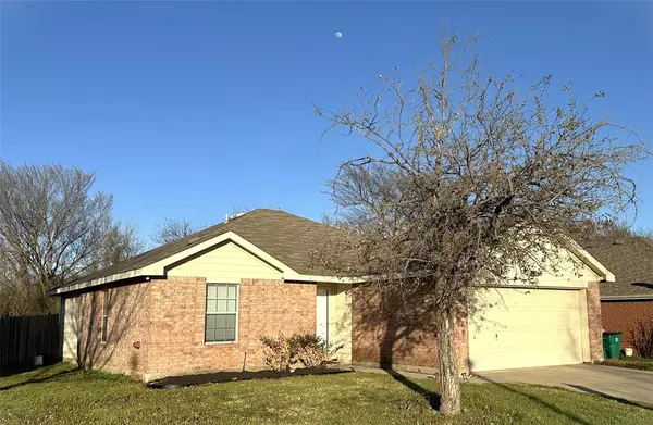 12105 Shine Avenue, Rhome, TX 76078