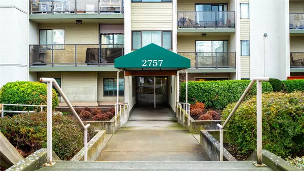 Victoria, BC V8T 4E5,2757 Quadra St #402