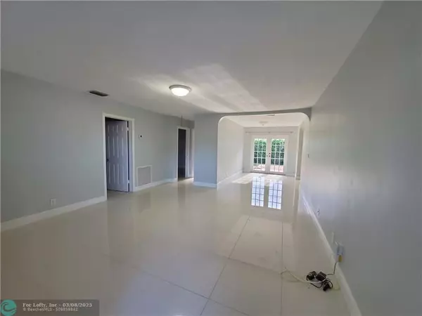 5425 NE 4th Ter, Oakland Park, FL 33334