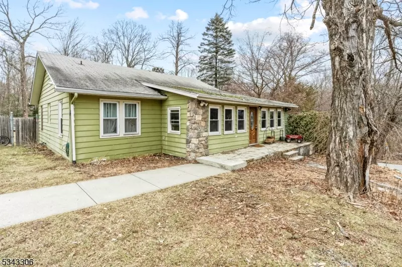 71 Longhouse Dr, West Milford Twp., NJ 07421