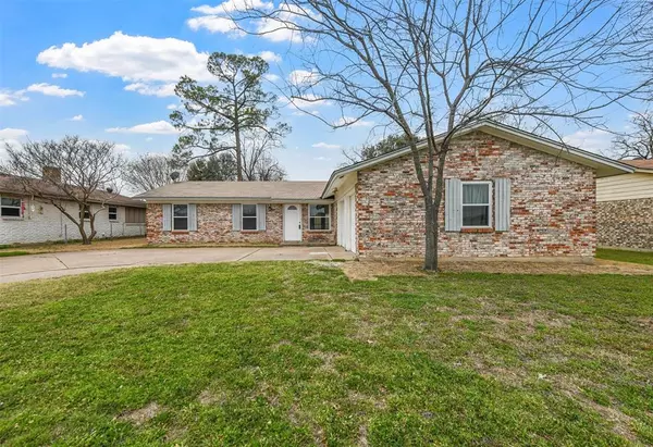 Hurst, TX 76053,1005 Harrison Lane