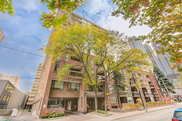 15 Mcmurrich ST #204, Toronto C02, ON M5R 3M6