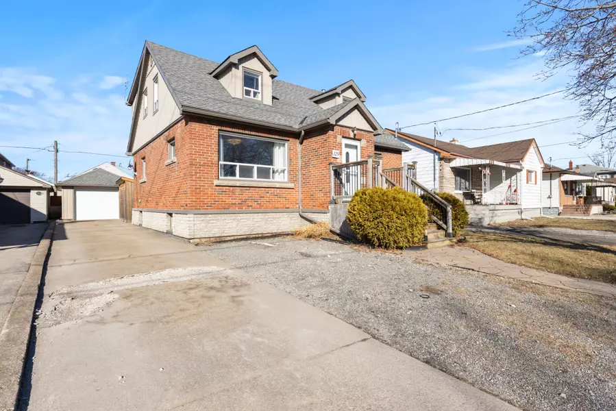 329 Scholfield AVE S, Welland, ON L3B 1P1