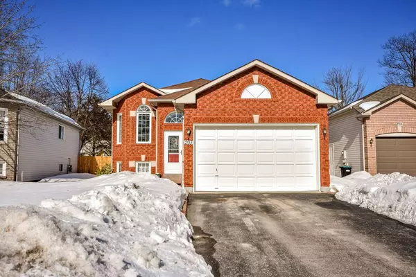 203 Dyer DR, Wasaga Beach, ON L9Z 1L9