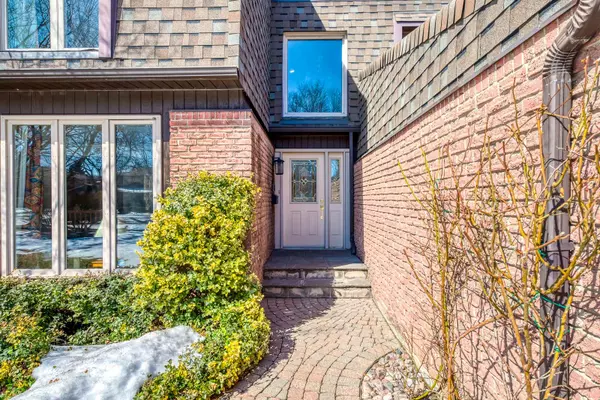 Mississauga, ON L5J 4E9,1675 Medallion CT