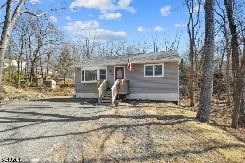 101 Vermont Trl, Hopatcong Boro, NJ 07843