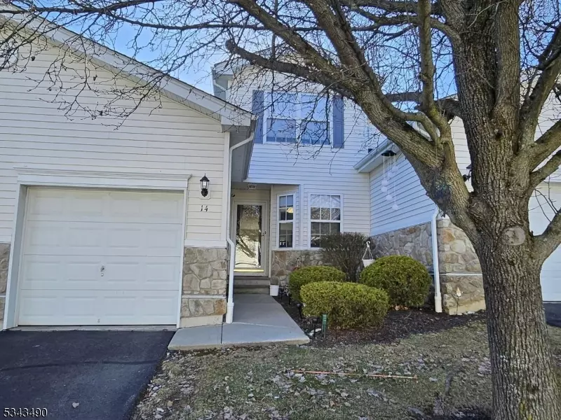 14 Lakeview Dr, Hamburg Boro, NJ 07419