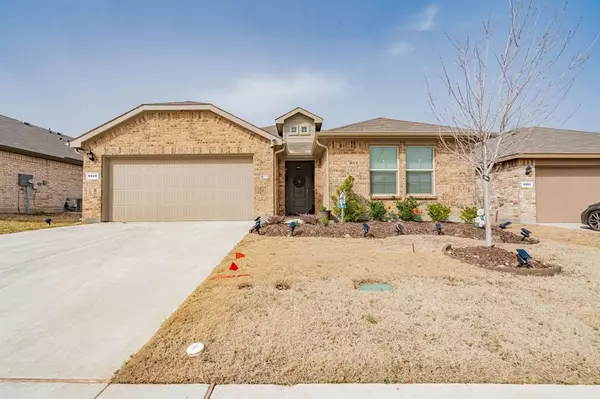 9505 Golden Summit Drive, Fort Worth, TX 76131