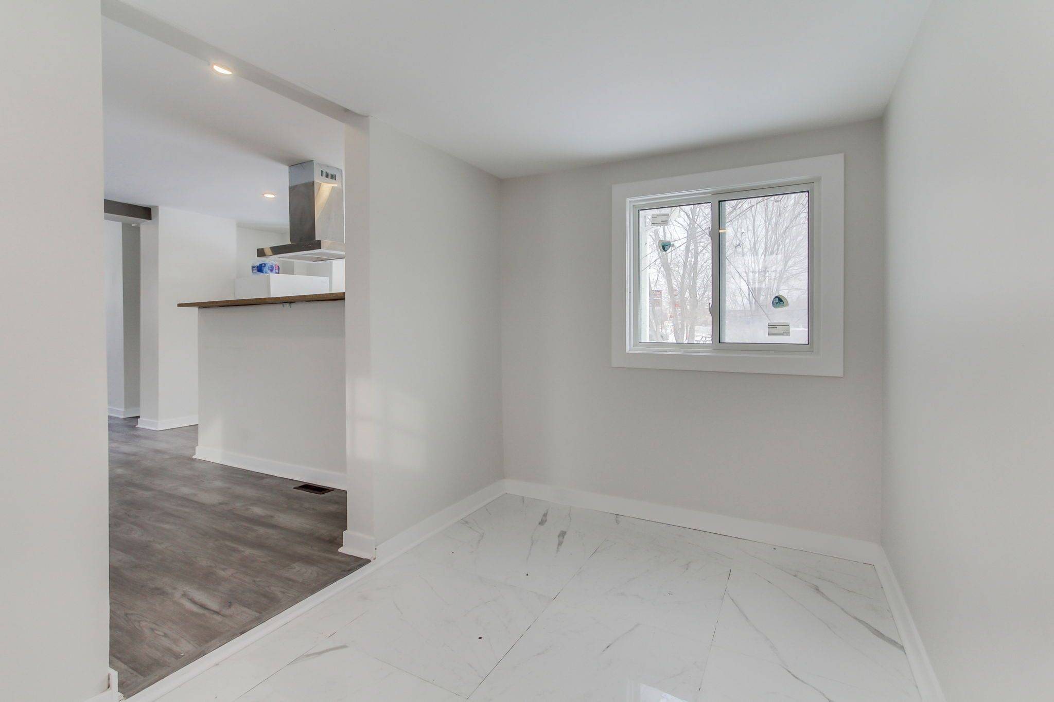 Georgina, ON L4P 2B1,260 The Queensway RD S