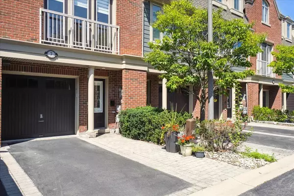 Oakville, ON L6K 2Z5,99 Brant ST #7